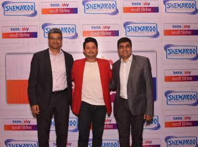 (L-R) Arun Unni, Chief Content Officer, Tata Sky, actor Swwapnil Joshi and Hiren Gada, Director, Shemaroo Entertainment Ltd