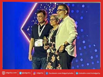 Rajiv Bakshi celebrates ZEELâ€™s Broadcaster of the Year Award at Goafest