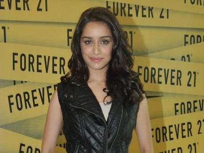 Shraddha Kapoor launches Forever 21's new store...!